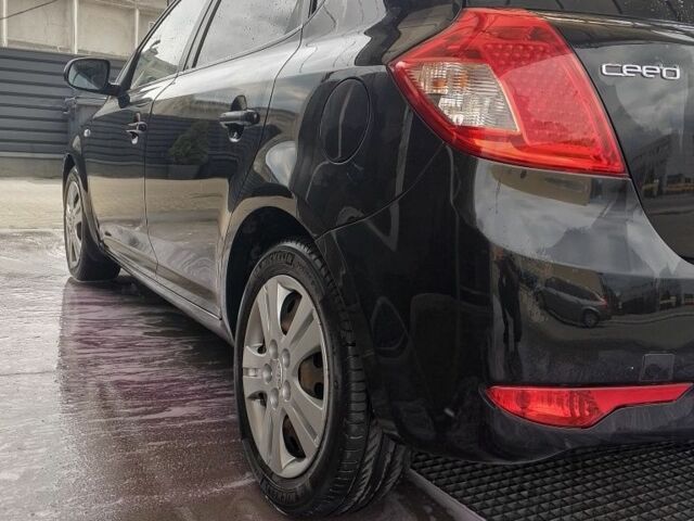 Черный Киа Сид, объемом двигателя 1.6 л и пробегом 246 тыс. км за 6500 $, фото 3 на Automoto.ua