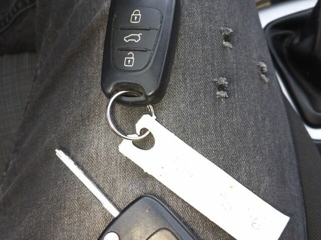 Черный Киа Сид, объемом двигателя 1.6 л и пробегом 246 тыс. км за 6500 $, фото 17 на Automoto.ua