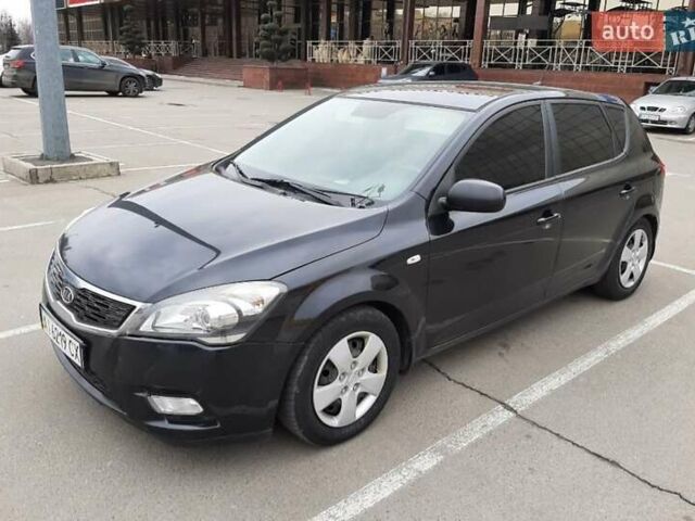 Черный Киа Сид, объемом двигателя 1.6 л и пробегом 330 тыс. км за 5800 $, фото 6 на Automoto.ua