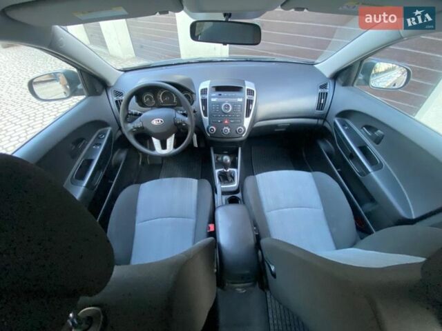 Чорний Кіа Сід, об'ємом двигуна 1.4 л та пробігом 110 тис. км за 6899 $, фото 17 на Automoto.ua