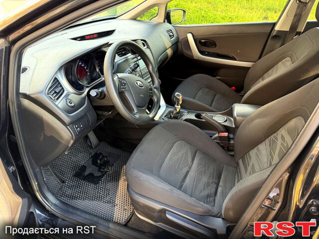 Чорний Кіа Сід, об'ємом двигуна 1.4 л та пробігом 174 тис. км за 8500 $, фото 3 на Automoto.ua