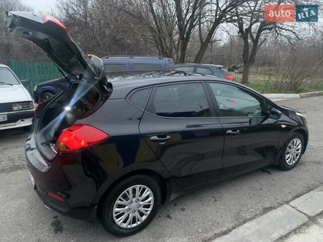 Черный Киа Сид, объемом двигателя 1.6 л и пробегом 204 тыс. км за 10000 $, фото 39 на Automoto.ua