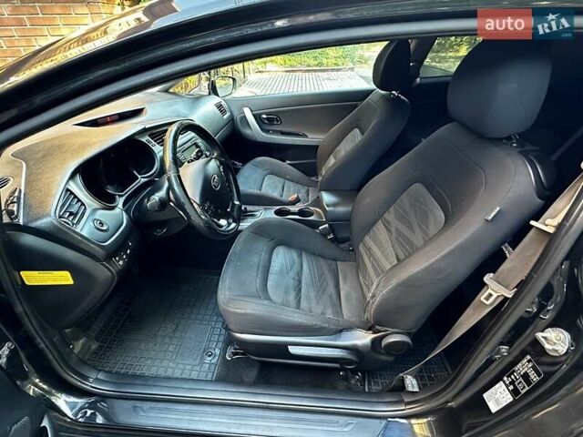 Черный Киа Сид, объемом двигателя 1.58 л и пробегом 230 тыс. км за 11500 $, фото 5 на Automoto.ua