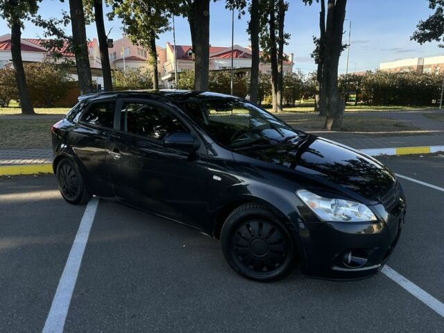 Черный Киа Сид, объемом двигателя 1.4 л и пробегом 200 тыс. км за 4999 $, фото 1 на Automoto.ua