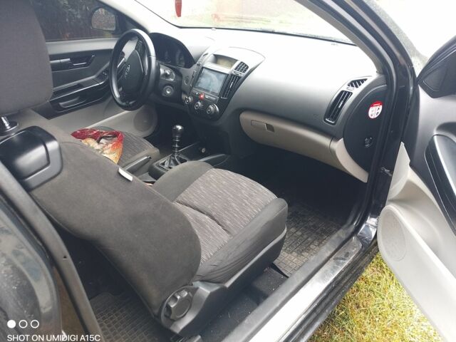 Чорний Кіа Сід, об'ємом двигуна 1.4 л та пробігом 2 тис. км за 3400 $, фото 4 на Automoto.ua