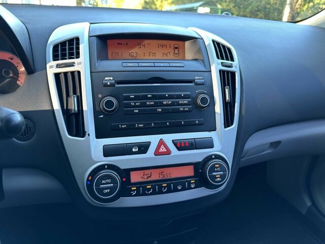 Чорний Кіа Сід, об'ємом двигуна 1.6 л та пробігом 190 тис. км за 5250 $, фото 21 на Automoto.ua