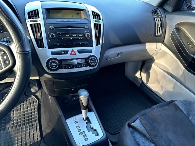 Чорний Кіа Сід, об'ємом двигуна 1.6 л та пробігом 190 тис. км за 5250 $, фото 15 на Automoto.ua