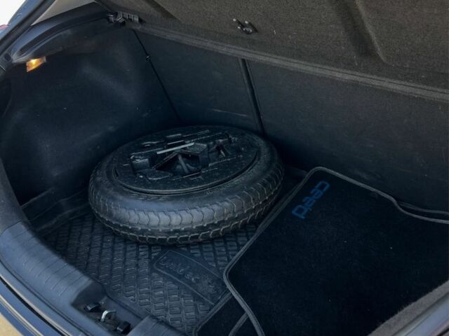 Чорний Кіа Сід, об'ємом двигуна 2 л та пробігом 252 тис. км за 6300 $, фото 9 на Automoto.ua