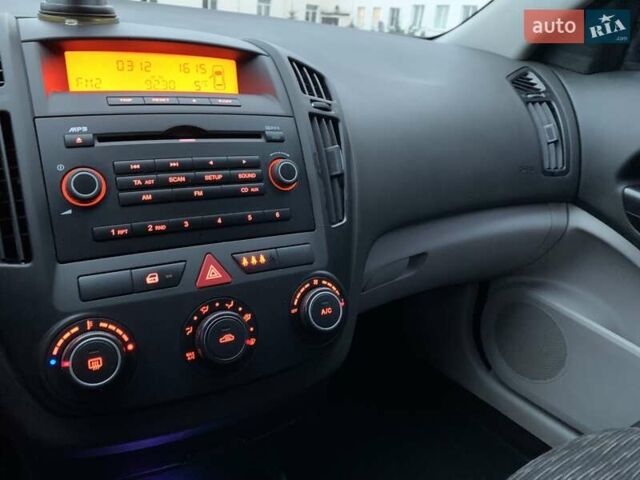 Черный Киа Сид, объемом двигателя 1.59 л и пробегом 313 тыс. км за 4699 $, фото 37 на Automoto.ua