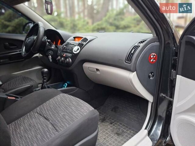 Черный Киа Сид, объемом двигателя 1.6 л и пробегом 283 тыс. км за 5250 $, фото 10 на Automoto.ua