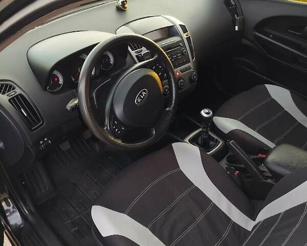 Черный Киа Сид, объемом двигателя 1.59 л и пробегом 207 тыс. км за 5499 $, фото 20 на Automoto.ua