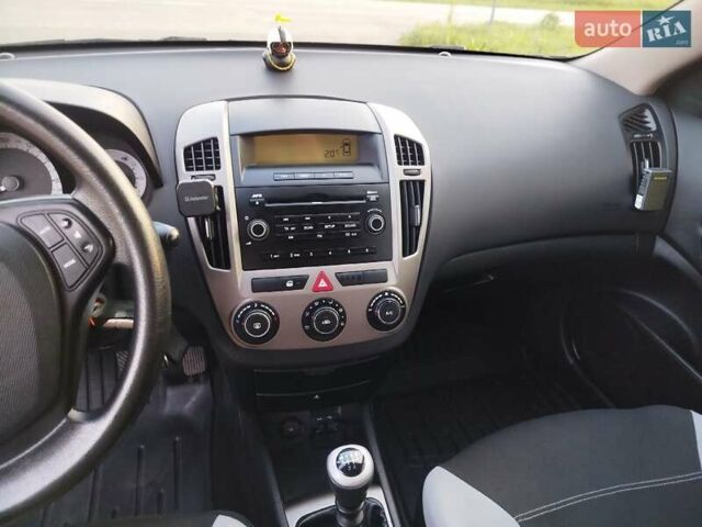 Черный Киа Сид, объемом двигателя 1.59 л и пробегом 207 тыс. км за 5499 $, фото 15 на Automoto.ua