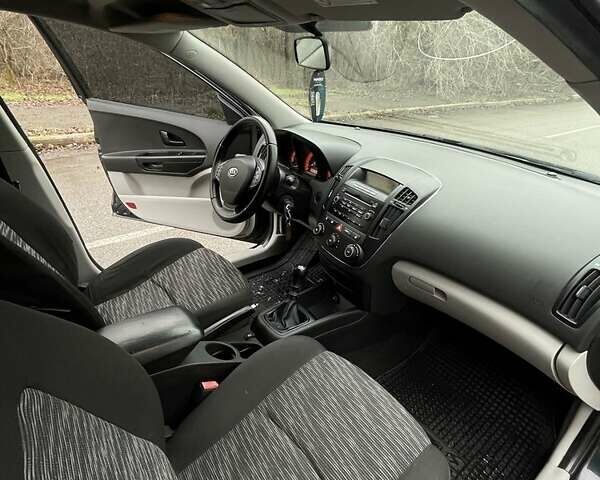 Черный Киа Сид, объемом двигателя 1.4 л и пробегом 194 тыс. км за 5600 $, фото 13 на Automoto.ua