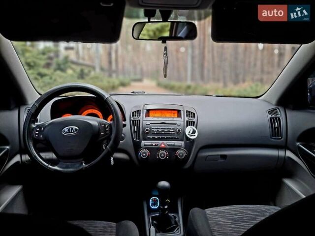 Черный Киа Сид, объемом двигателя 1.6 л и пробегом 283 тыс. км за 5250 $, фото 7 на Automoto.ua