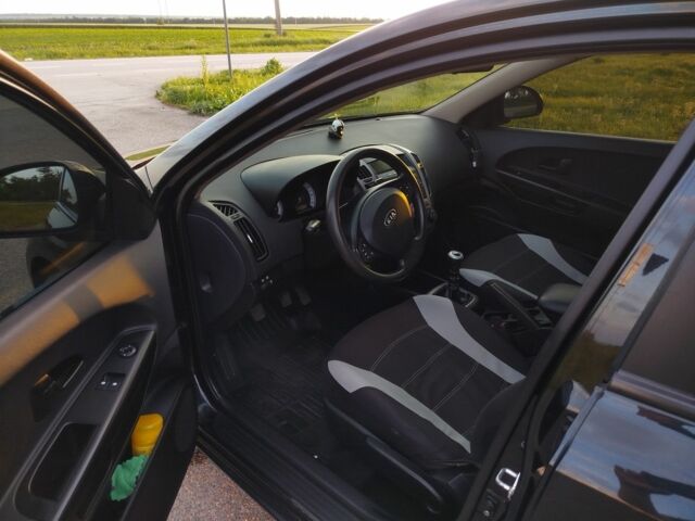 Черный Киа Сид, объемом двигателя 1.6 л и пробегом 200 тыс. км за 5499 $, фото 11 на Automoto.ua