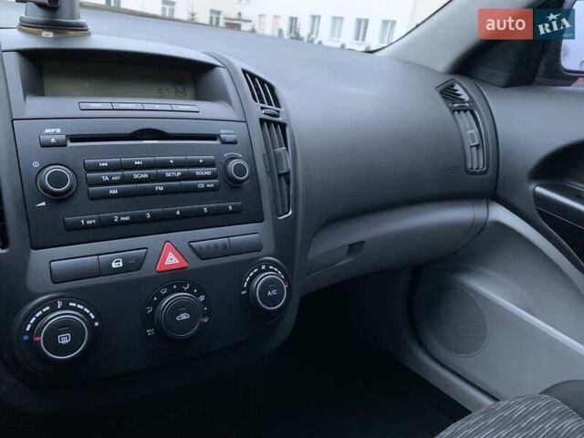 Чорний Кіа Сід, об'ємом двигуна 1.59 л та пробігом 314 тис. км за 4900 $, фото 16 на Automoto.ua