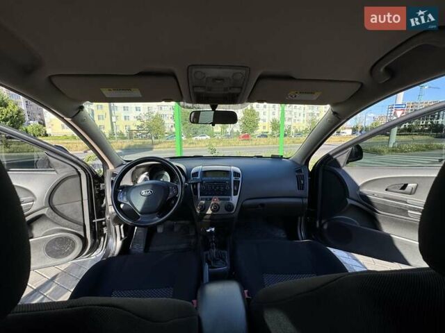 Черный Киа Сид, объемом двигателя 1.6 л и пробегом 300 тыс. км за 5800 $, фото 8 на Automoto.ua