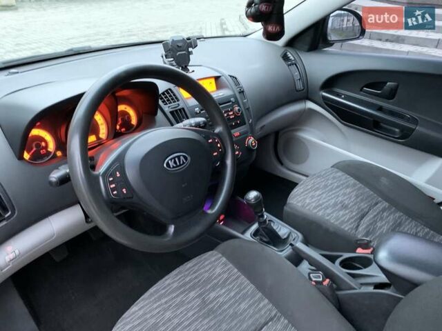 Чорний Кіа Сід, об'ємом двигуна 1.59 л та пробігом 313 тис. км за 4900 $, фото 21 на Automoto.ua