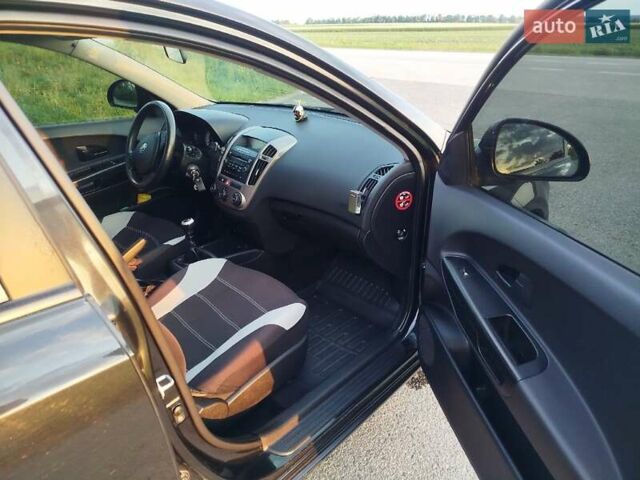 Черный Киа Сид, объемом двигателя 1.59 л и пробегом 207 тыс. км за 5499 $, фото 11 на Automoto.ua