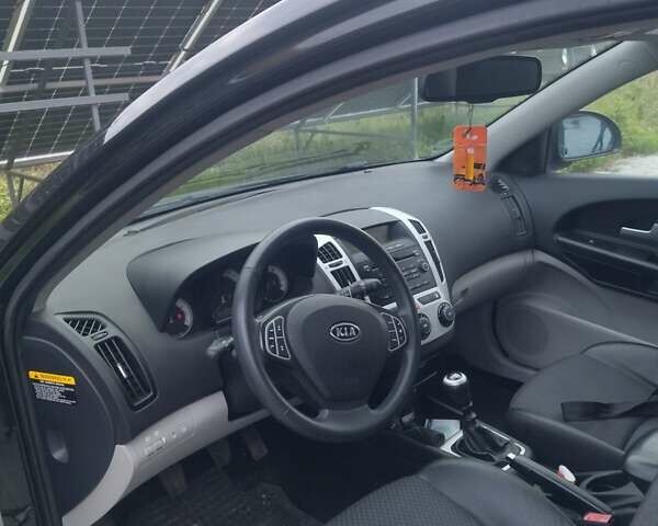 Черный Киа Сид, объемом двигателя 1.6 л и пробегом 226 тыс. км за 6000 $, фото 6 на Automoto.ua