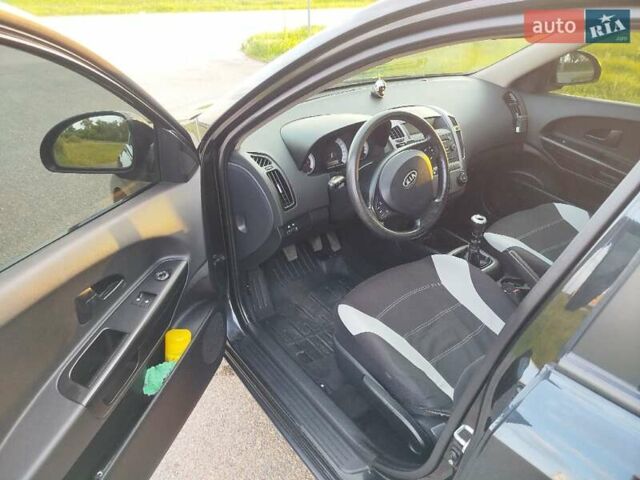 Черный Киа Сид, объемом двигателя 1.59 л и пробегом 207 тыс. км за 5499 $, фото 12 на Automoto.ua