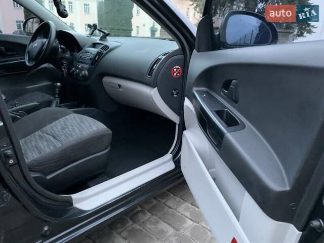 Черный Киа Сид, объемом двигателя 1.59 л и пробегом 313 тыс. км за 4600 $, фото 16 на Automoto.ua