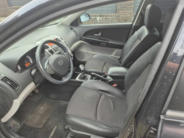 Чорний Кіа Сід, об'ємом двигуна 1.6 л та пробігом 230 тис. км за 3100 $, фото 7 на Automoto.ua