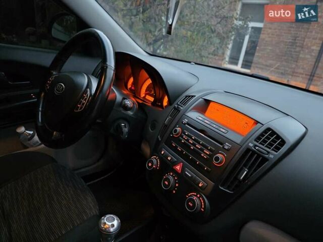 Кіа Сід 2008 у Бердичеве на Automoto.ua Чорний Кіа Сід, об'ємом двигуна 1.4 л та пробігом 167 тис. км за 4450 $, фото 14 на Automoto.ua
