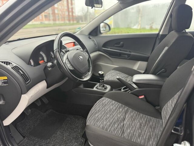 Чорний Кіа Сід, об'ємом двигуна 1.4 л та пробігом 204 тис. км за 6350 $, фото 9 на Automoto.ua