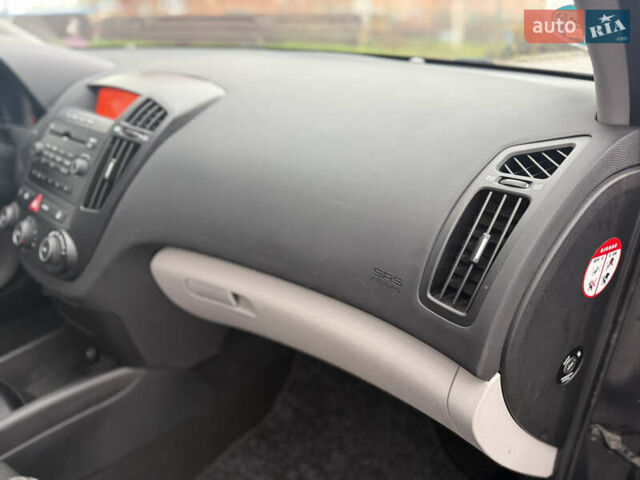 Черный Киа Сид, объемом двигателя 1.4 л и пробегом 204 тыс. км за 6350 $, фото 35 на Automoto.ua