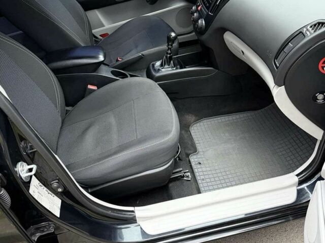 Чорний Кіа Сід, об'ємом двигуна 1.6 л та пробігом 441 тис. км за 5100 $, фото 5 на Automoto.ua