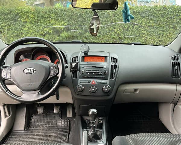 Чорний Кіа Сід, об'ємом двигуна 1.6 л та пробігом 240 тис. км за 6200 $, фото 6 на Automoto.ua