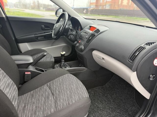 Чорний Кіа Сід, об'ємом двигуна 1.4 л та пробігом 204 тис. км за 6350 $, фото 14 на Automoto.ua