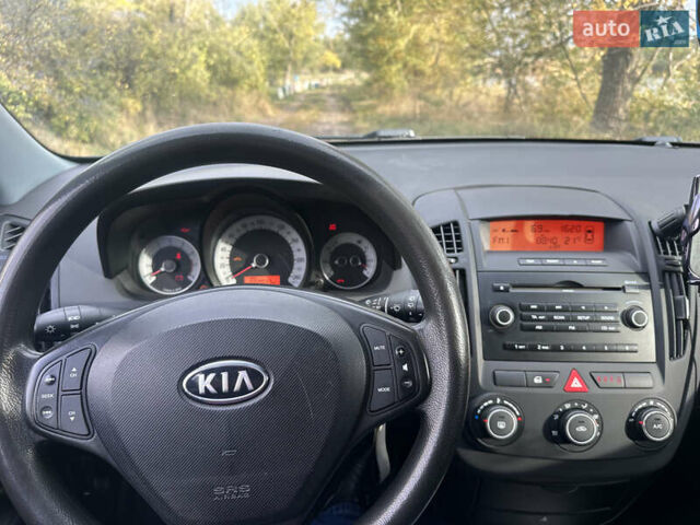 Черный Киа Сид, объемом двигателя 1.6 л и пробегом 222 тыс. км за 5400 $, фото 6 на Automoto.ua