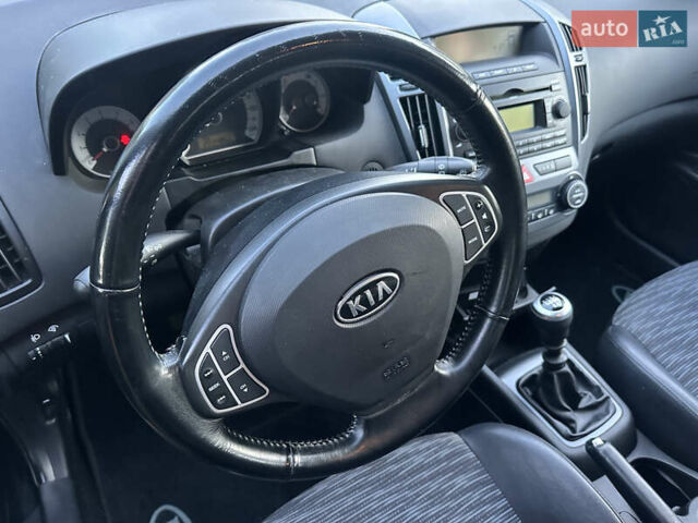 Чорний Кіа Сід, об'ємом двигуна 1.6 л та пробігом 203 тис. км за 6500 $, фото 8 на Automoto.ua