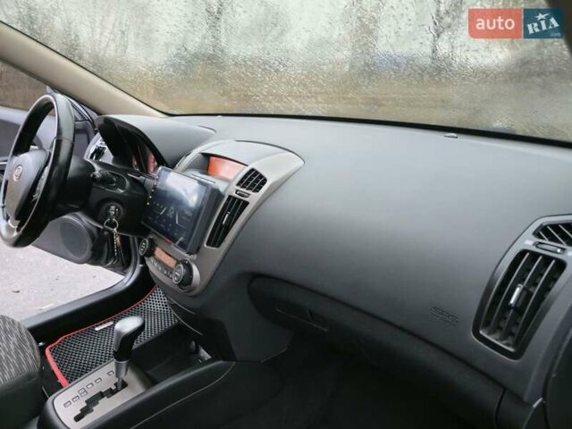 Чорний Кіа Сід, об'ємом двигуна 1.6 л та пробігом 216 тис. км за 6500 $, фото 17 на Automoto.ua