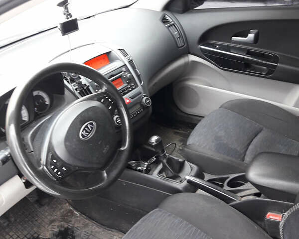 Чорний Кіа Сід, об'ємом двигуна 2 л та пробігом 405 тис. км за 5500 $, фото 2 на Automoto.ua