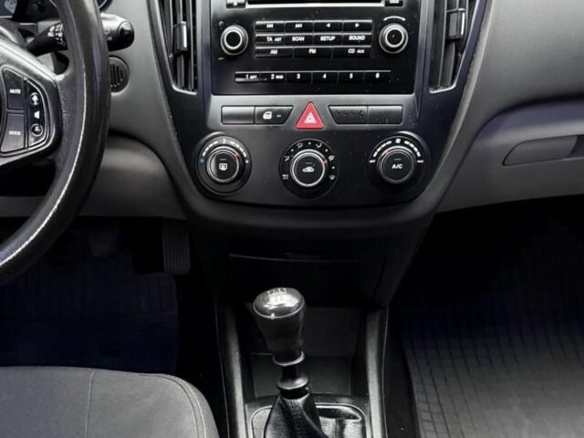 Чорний Кіа Сід, об'ємом двигуна 1.6 л та пробігом 441 тис. км за 5100 $, фото 4 на Automoto.ua