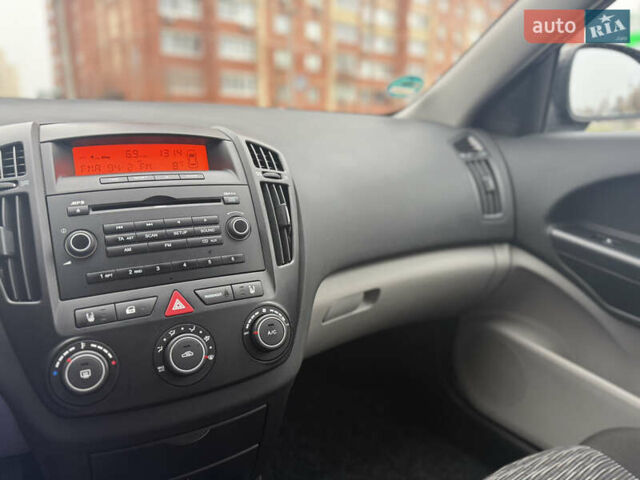 Черный Киа Сид, объемом двигателя 1.4 л и пробегом 204 тыс. км за 6350 $, фото 25 на Automoto.ua