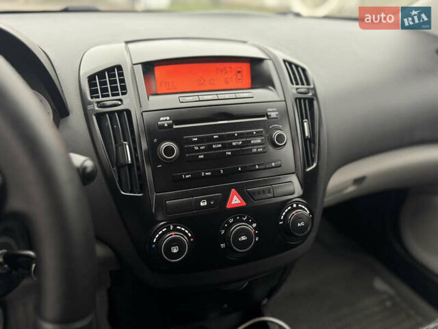 Черный Киа Сид, объемом двигателя 1.6 л и пробегом 231 тыс. км за 5500 $, фото 7 на Automoto.ua