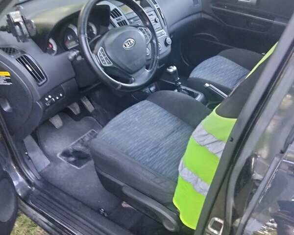 Чорний Кіа Сід, об'ємом двигуна 1.6 л та пробігом 287 тис. км за 5600 $, фото 1 на Automoto.ua