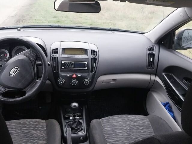 Чорний Кіа Сід, об'ємом двигуна 1.4 л та пробігом 230 тис. км за 5550 $, фото 6 на Automoto.ua