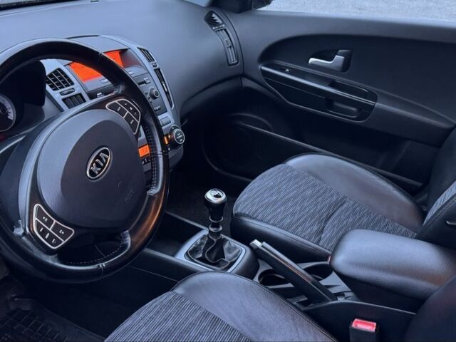 Черный Киа Сид, объемом двигателя 1.4 л и пробегом 237 тыс. км за 5500 $, фото 7 на Automoto.ua