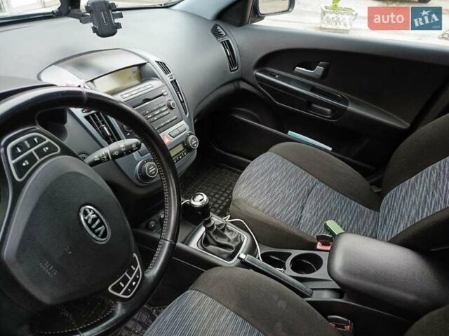 Черный Киа Сид, объемом двигателя 1.58 л и пробегом 180 тыс. км за 5500 $, фото 5 на Automoto.ua