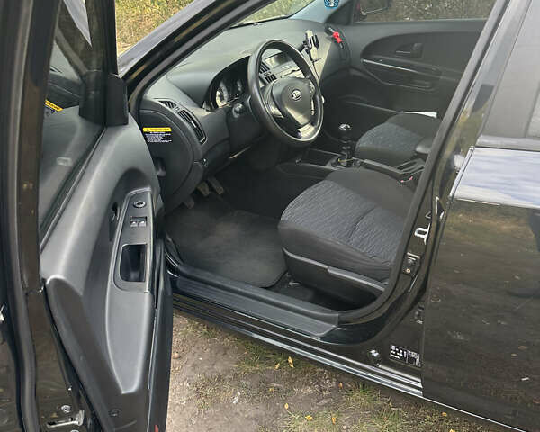 Черный Киа Сид, объемом двигателя 1.6 л и пробегом 222 тыс. км за 5400 $, фото 1 на Automoto.ua