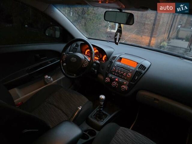 Кіа Сід 2008 у Бердичеве на Automoto.ua Чорний Кіа Сід, об'ємом двигуна 1.4 л та пробігом 167 тис. км за 4450 $, фото 16 на Automoto.ua