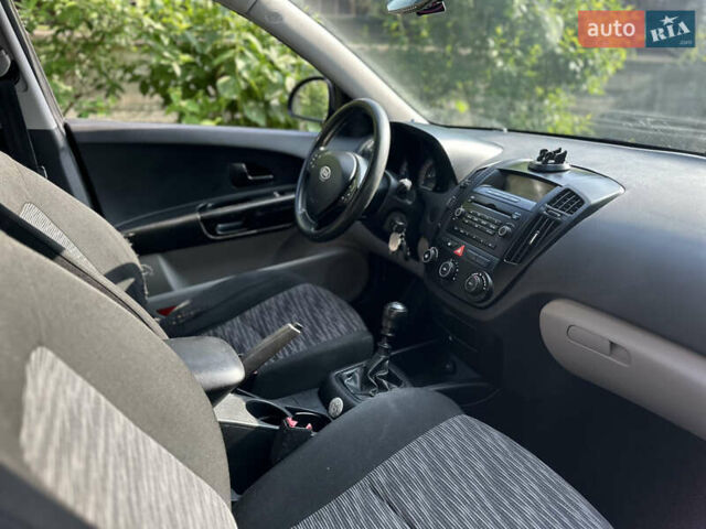 Чорний Кіа Сід, об'ємом двигуна 1.6 л та пробігом 296 тис. км за 4999 $, фото 11 на Automoto.ua