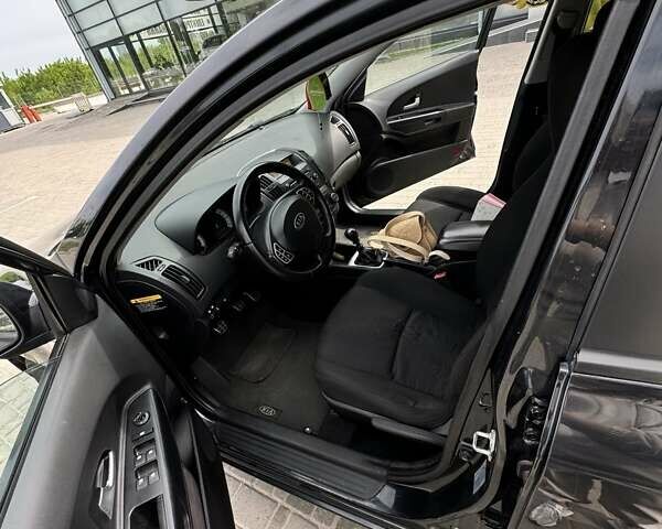 Черный Киа Сид, объемом двигателя 1.6 л и пробегом 235 тыс. км за 5300 $, фото 4 на Automoto.ua