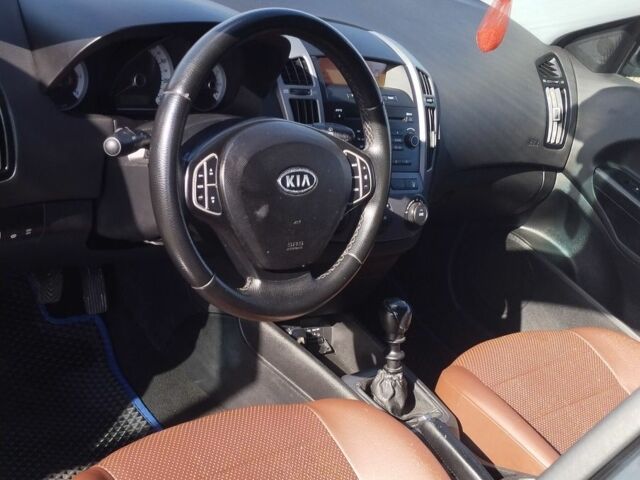 Чорний Кіа Сід, об'ємом двигуна 1.6 л та пробігом 317 тис. км за 5000 $, фото 5 на Automoto.ua