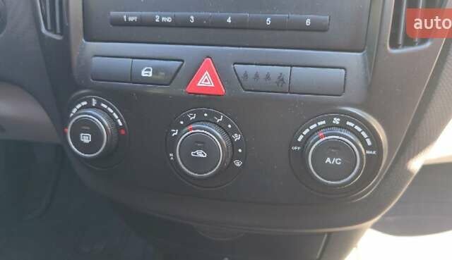 Черный Киа Сид, объемом двигателя 1.6 л и пробегом 199 тыс. км за 5500 $, фото 28 на Automoto.ua